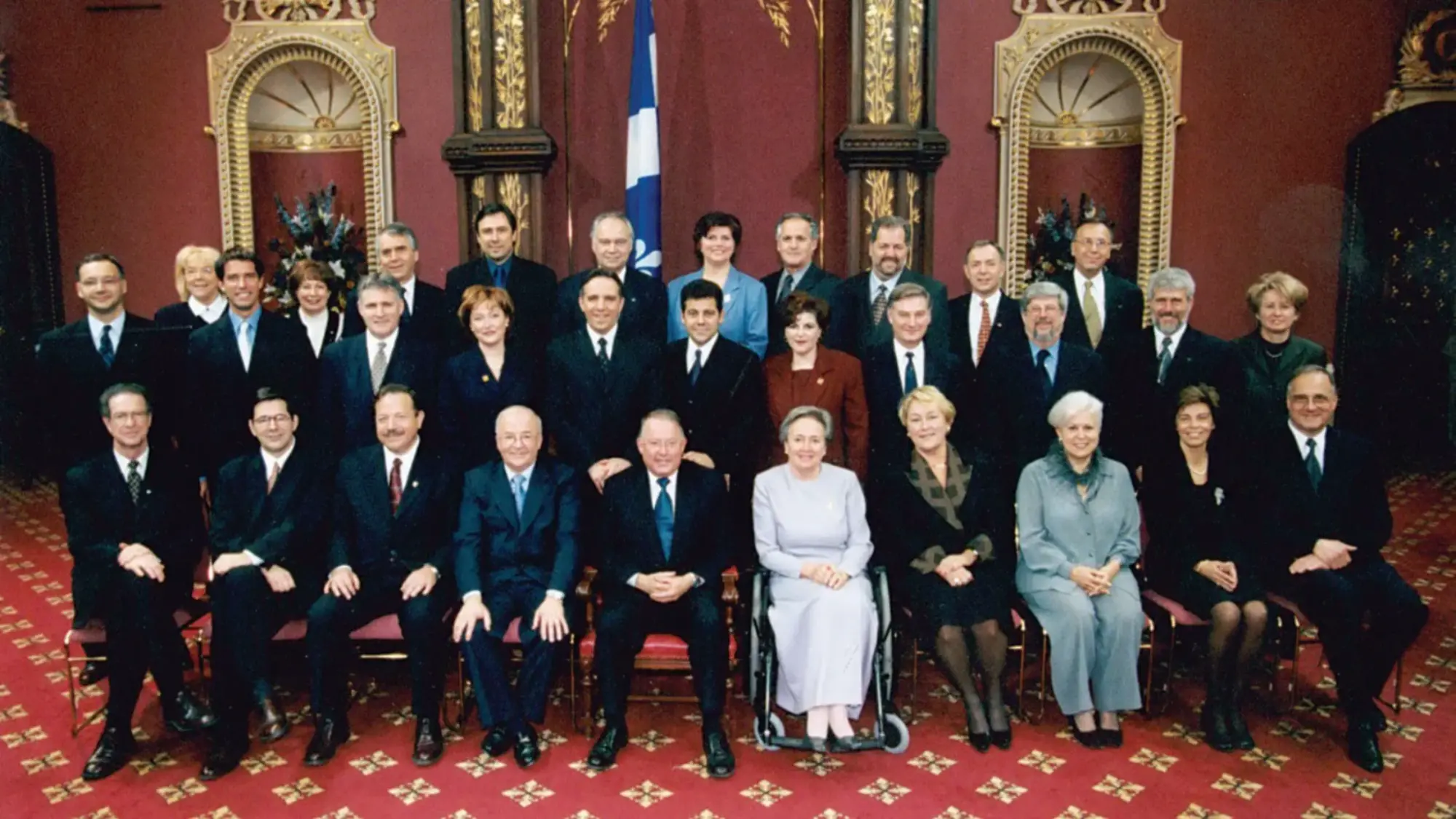 Assermentation du conseil des ministres, 8 mars 2001. Source : Fonds Assemblée nationale du Québec. Photo : Daniel Lessard.