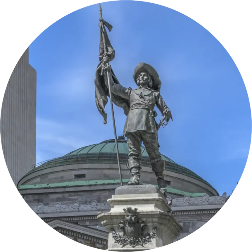 Le monument à Maisonneuve, Place d’Armes,  Montréal, réalisé par Louis-Philippe Hébert en 1895. Photo : Wilfredo Rafael Rodriguez Hernandez, 2022, domaine public.