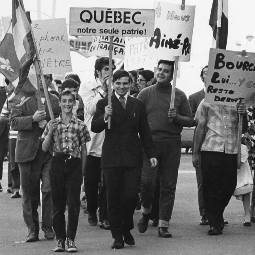 Saint-Léonard, manifestation de 1969. Photo: Antoine Désilets, BAnQ Vieux-Montréal sous licence CC BY-NC-ND 4.0.