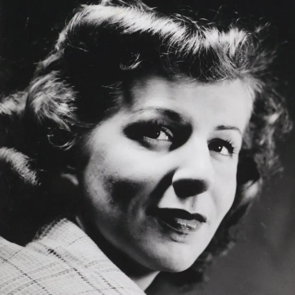 Denise Pelletier en 1946. Photo : Noël Gauvin, BAnQ, Fonds La Presse, domaine public.