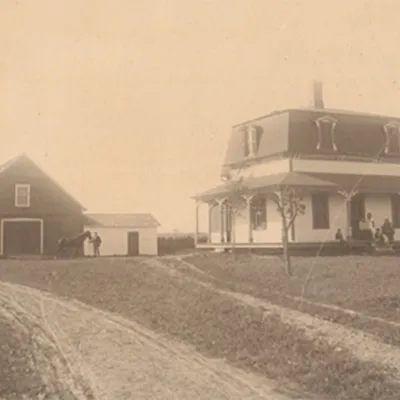 La maison des Tassé à Saint-Georges-d’Henryville. BAnQ, fonds Charlotte Tassé.