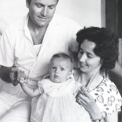 Piero Corti, Lucille Teasdale et leur fille Dominique, surnommée Atim
