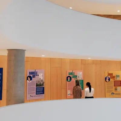 L’exposition a été présentée au pavillon d’accueil de l’Assemblée nationale du Québec du 9 février au 21 mars 2026.