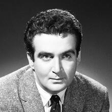 Le dramaturge Marcel Dubé en 1956. Photo : Gaby (Gabriel Desmarais), BAnQ Vieux-Montréal.