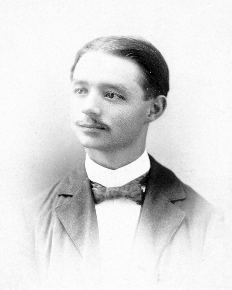Portrait de Lionel Groulx vers 1899.