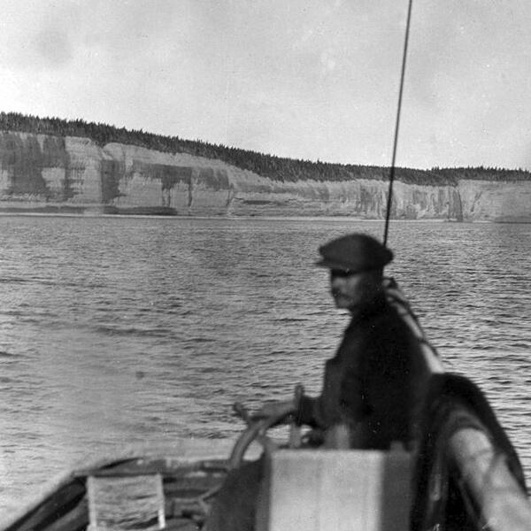 L’Île d’Anticosti entre 1920 et 1930. Photo : Fonds Joseph-Emile Chabot, BAnQ Sept-Îles, domaine public.