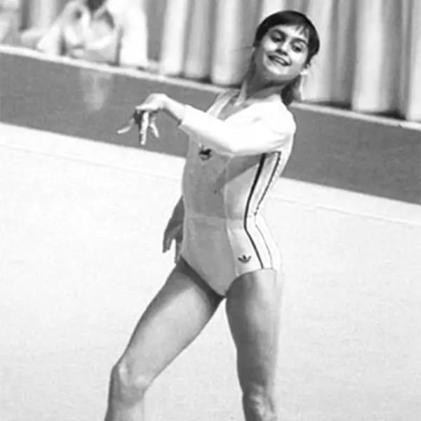 Nadia Comaneci aux Jeux Olympiques de Montréal. Source : Comité olympique roumain, Wikimédia Commons, domaine public.