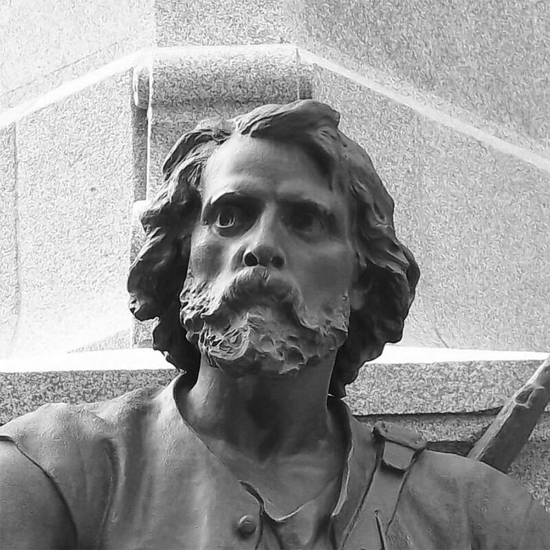 Statue de Charles le Moyne intégrée au monument Maisonneuve à Montréal