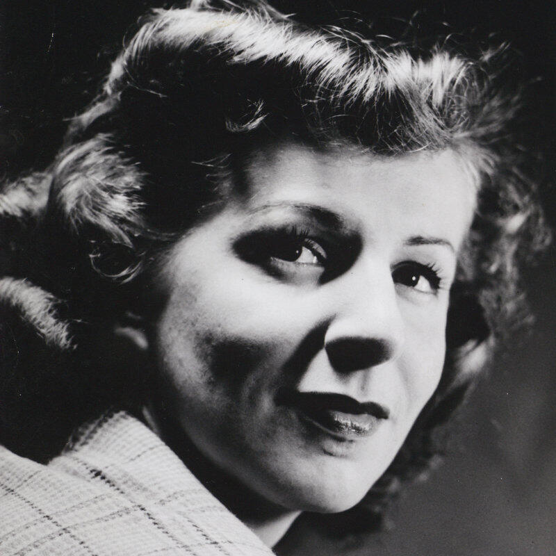 Denise Pelletier en 1946. Photo : Noël Gauvin, BAnQ, Fonds La Presse, domaine public.